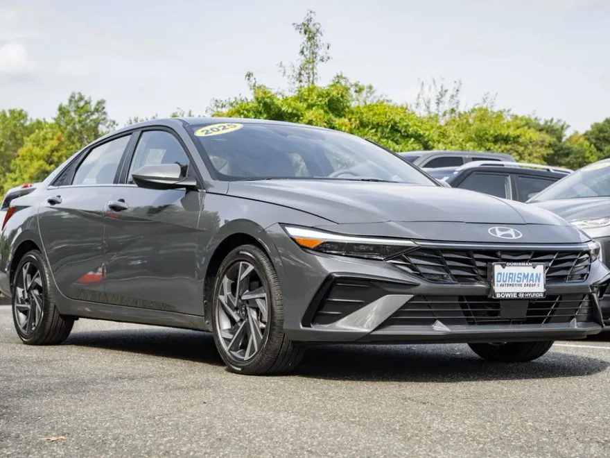 2025 Hyundai Elantra SEL Convenience photo 1