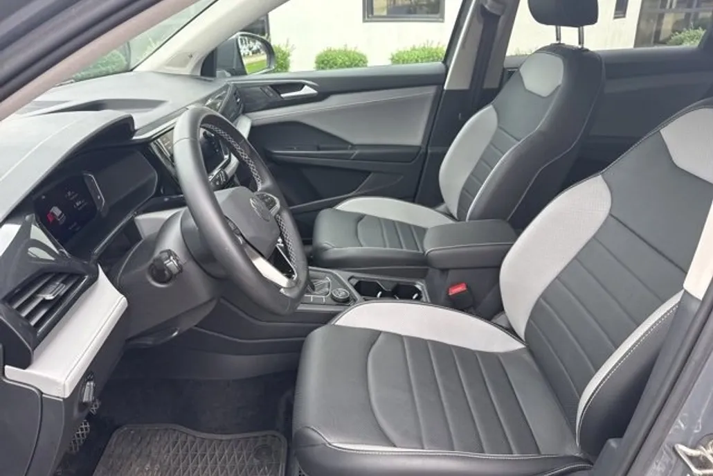 2022 Volkswagen Taos SEL photo 1