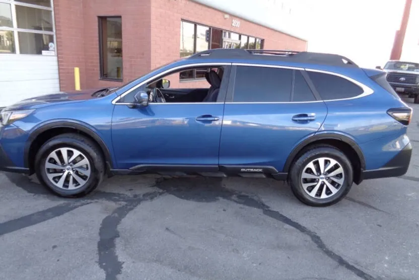 2021 Subaru Outback Premium photo 1