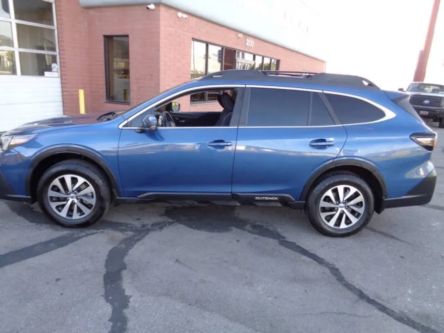 2021 Subaru Outback Premium photo 1