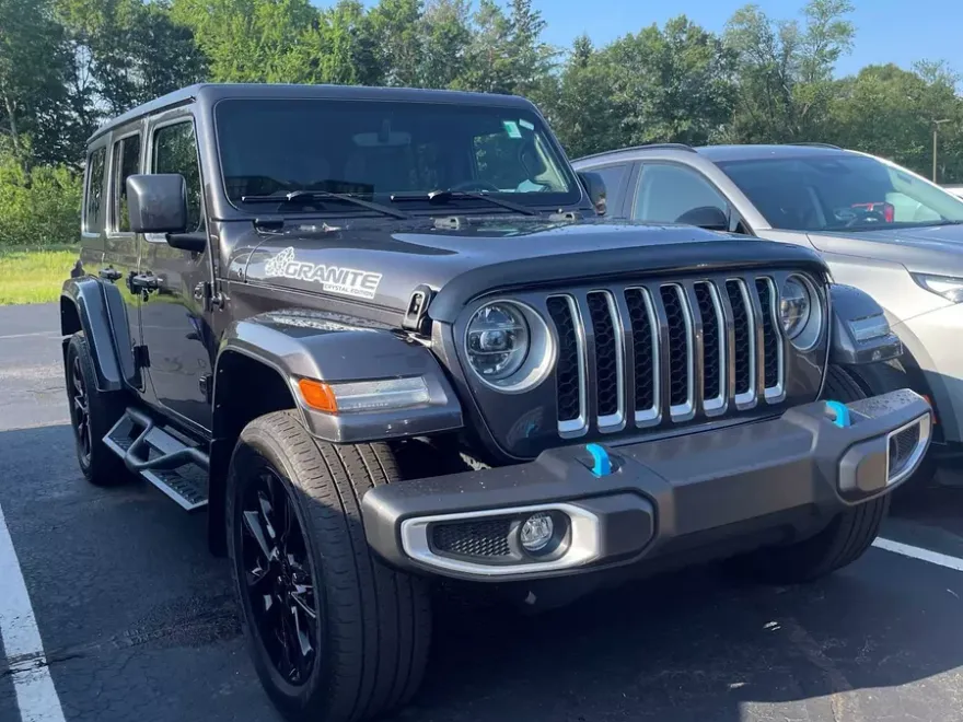 2022 Jeep Wrangler 4xe Unlimited Sahara photo 1