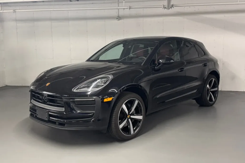 2025 Porsche Macan T photo 1