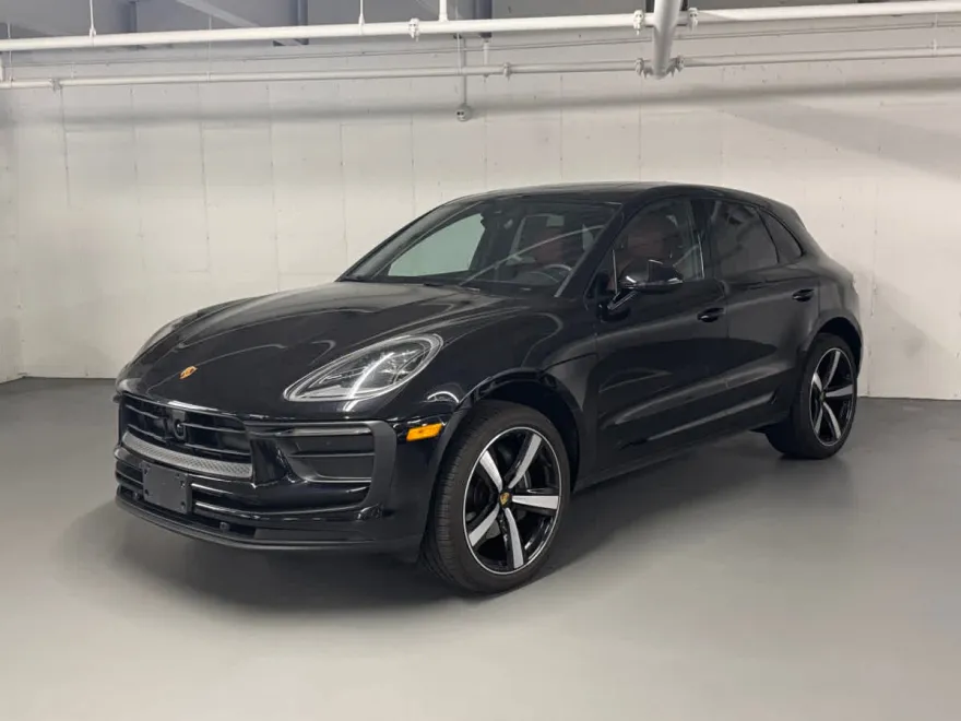 2025 Porsche Macan T photo 1