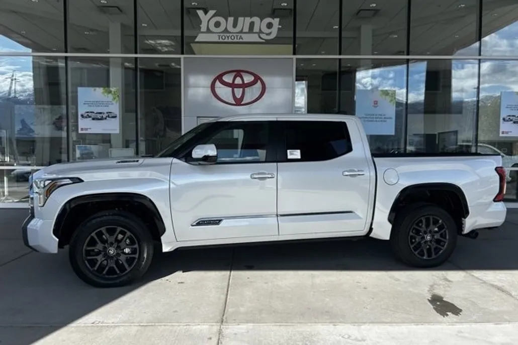 2025 Toyota Tundra Platinum CrewMax photo 1