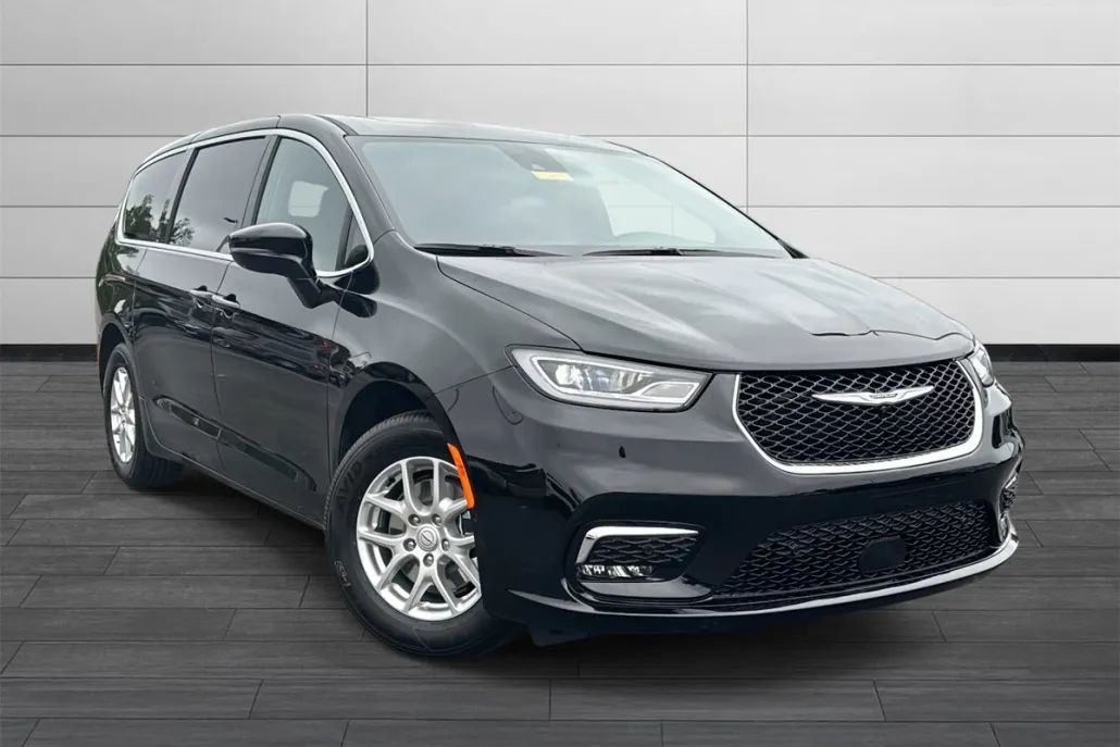 2025 Chrysler Pacifica photo 1