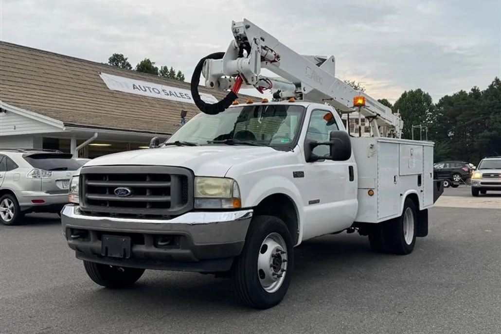 2004 Ford F-550 XLT photo 1