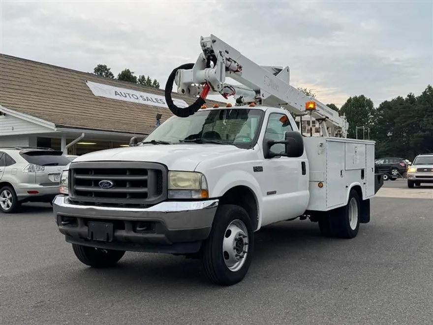 2004 Ford F-550 XLT photo 1