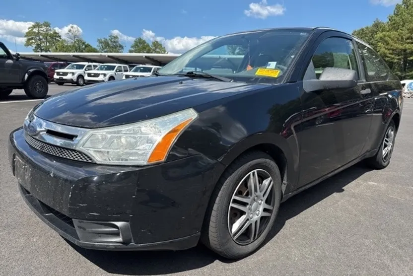 2008 Ford Focus S photo 1