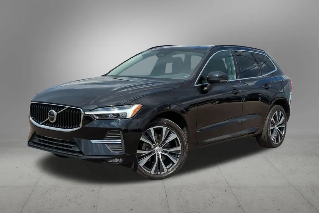 2022 Volvo XC60 B5 Momentum photo 1