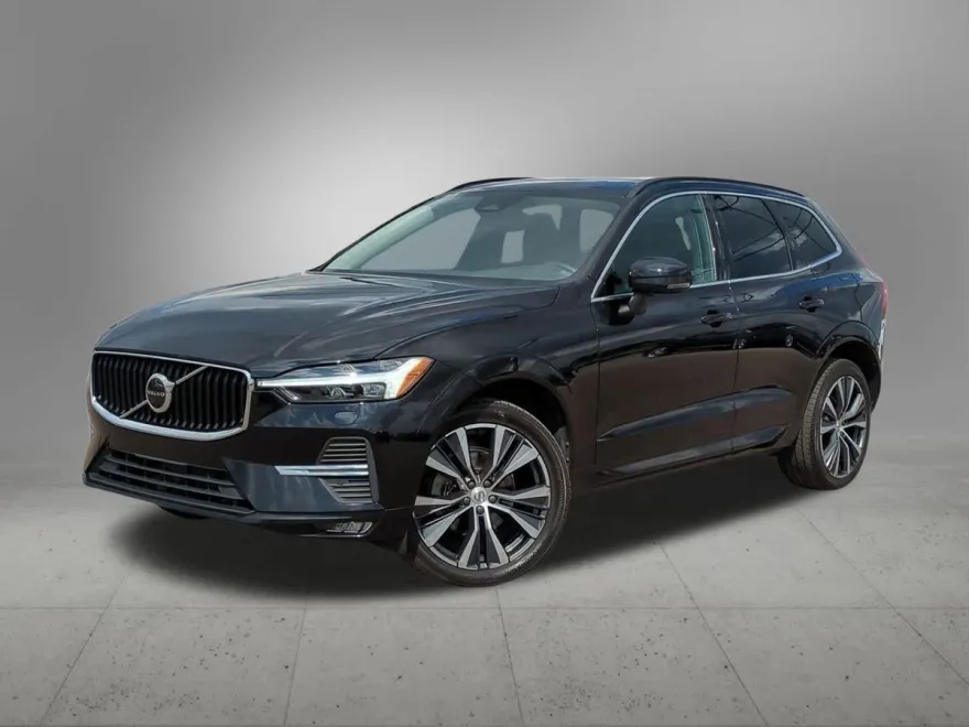 2022 Volvo XC60 B5 Momentum photo 1