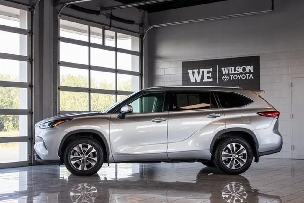 2022 Toyota Highlander Hybrid XLE photo 1