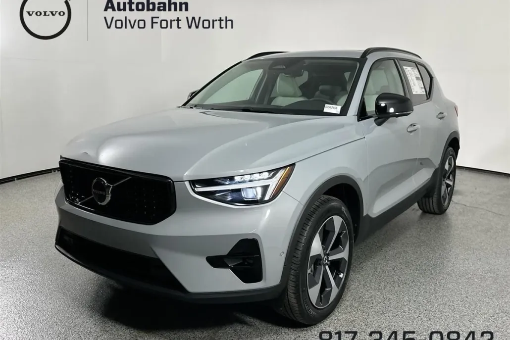 2025 Volvo XC40 AWD Plus photo 1