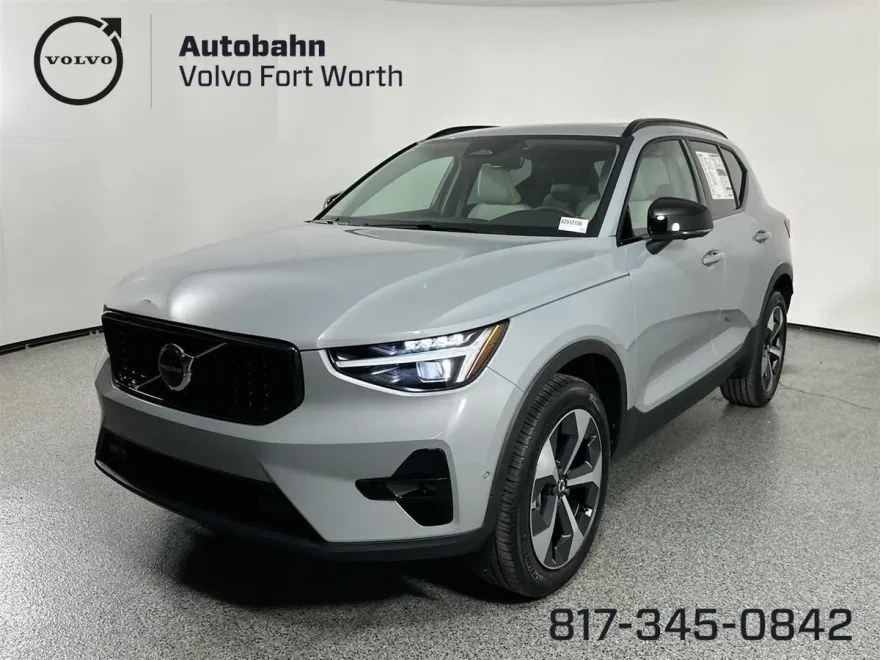 2025 Volvo XC40 AWD Plus photo 1