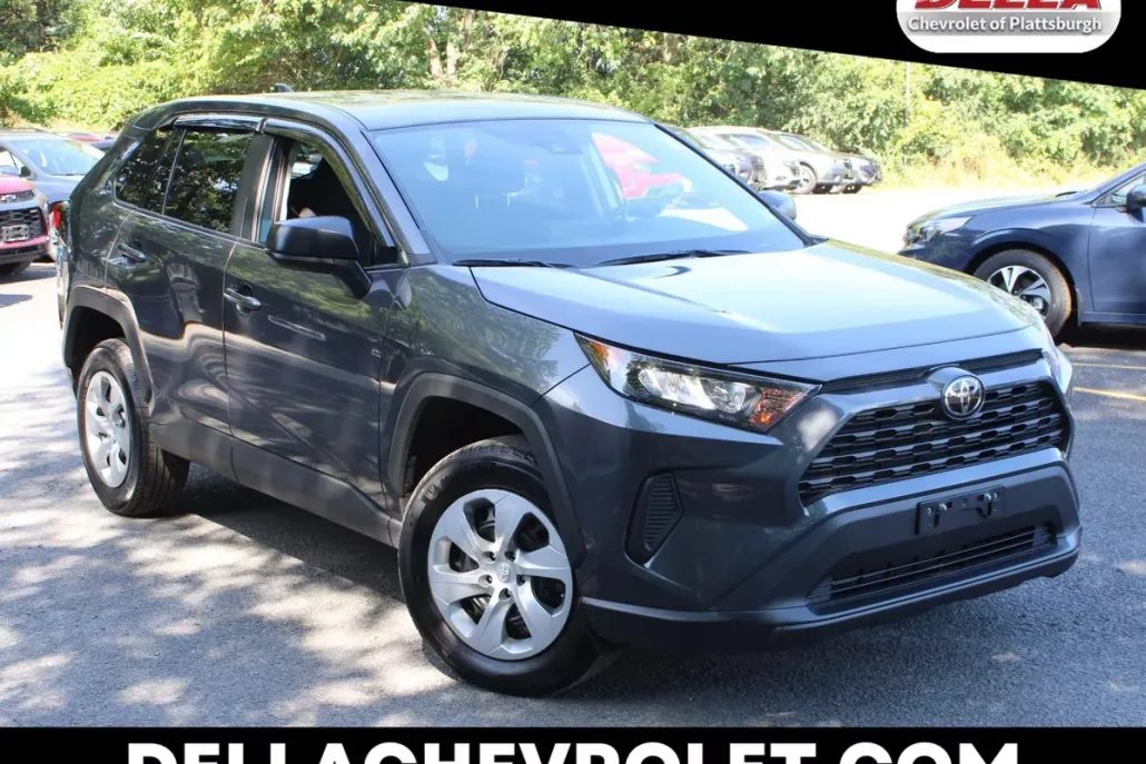 2022 Toyota RAV4 LE photo 1