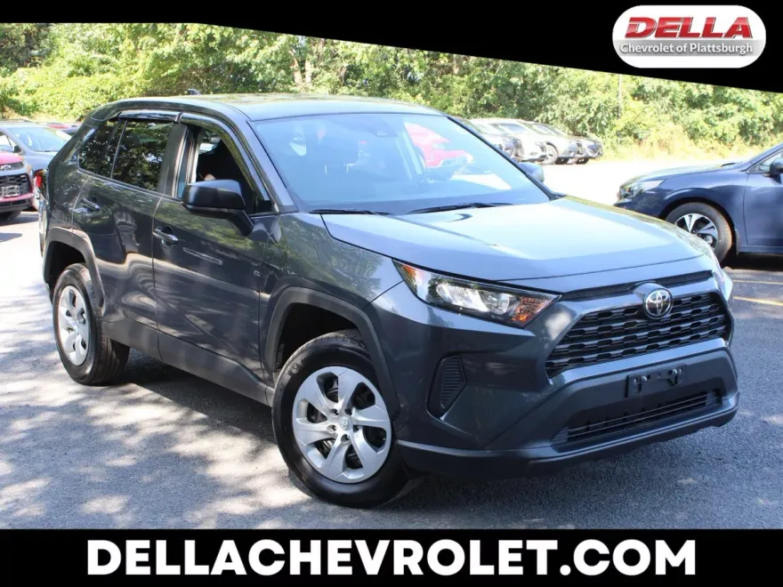 2022 Toyota RAV4 LE photo 1