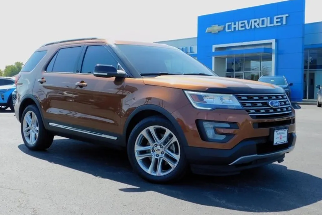 2017 Ford Explorer XLT photo 1
