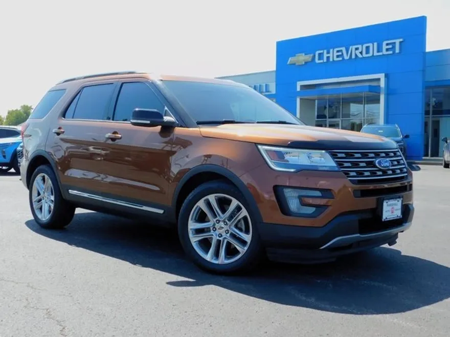 2017 Ford Explorer XLT photo 1