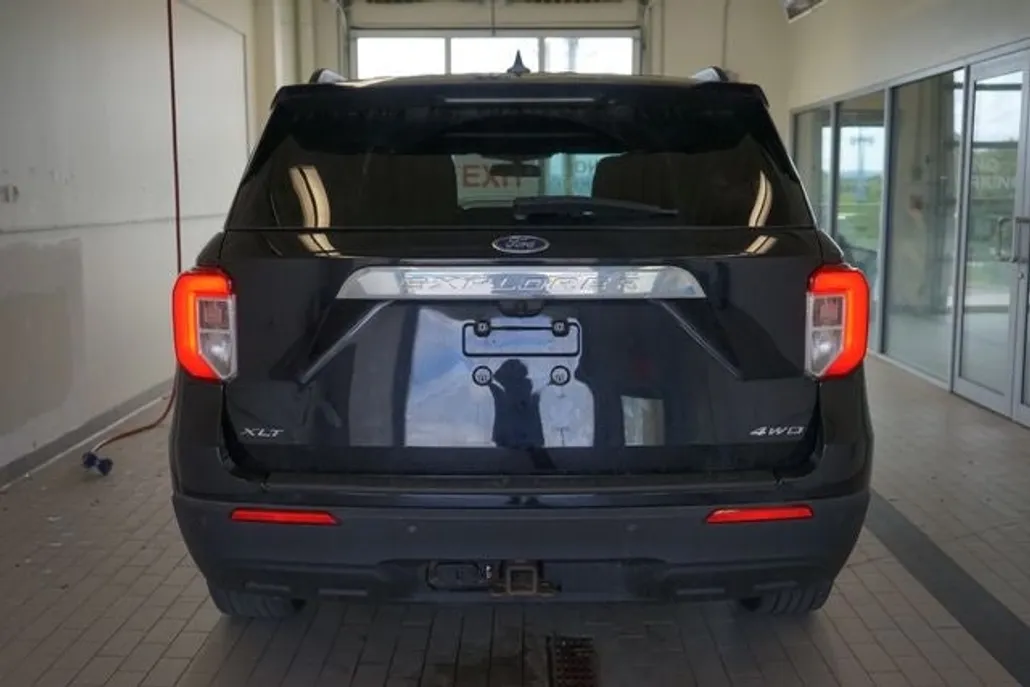 2022 Ford Explorer XLT photo 1