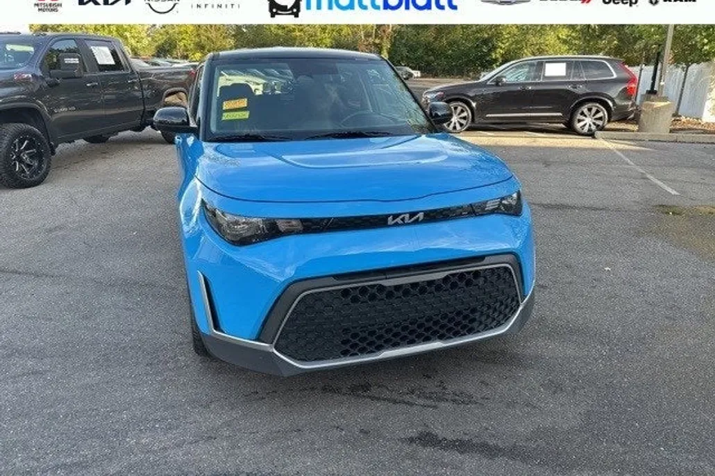 2023 Kia Soul S photo 1