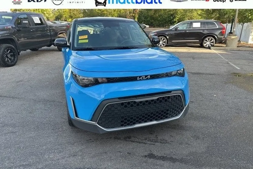 2023 Kia Soul S photo 1