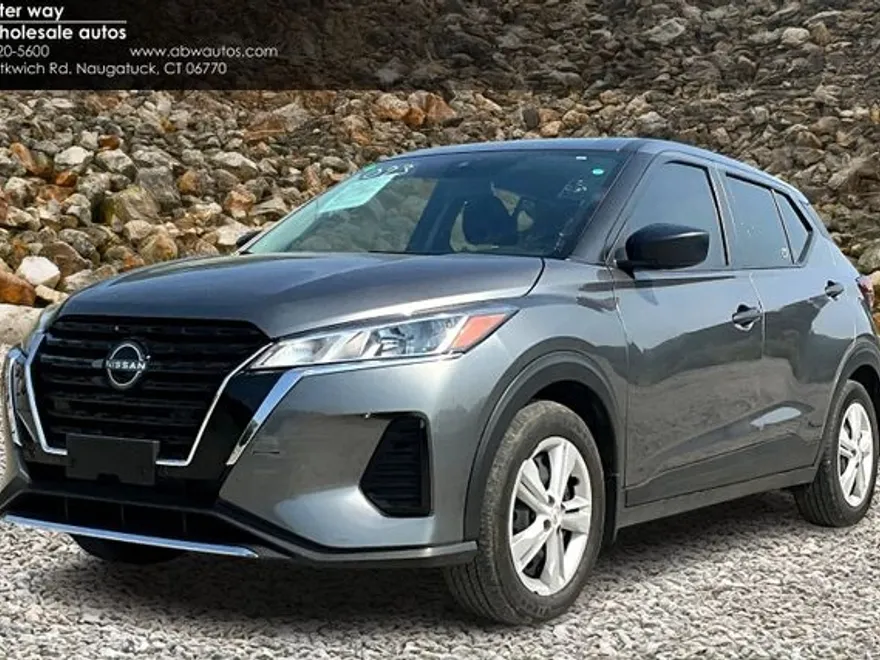 2023 Nissan Kicks S photo 1