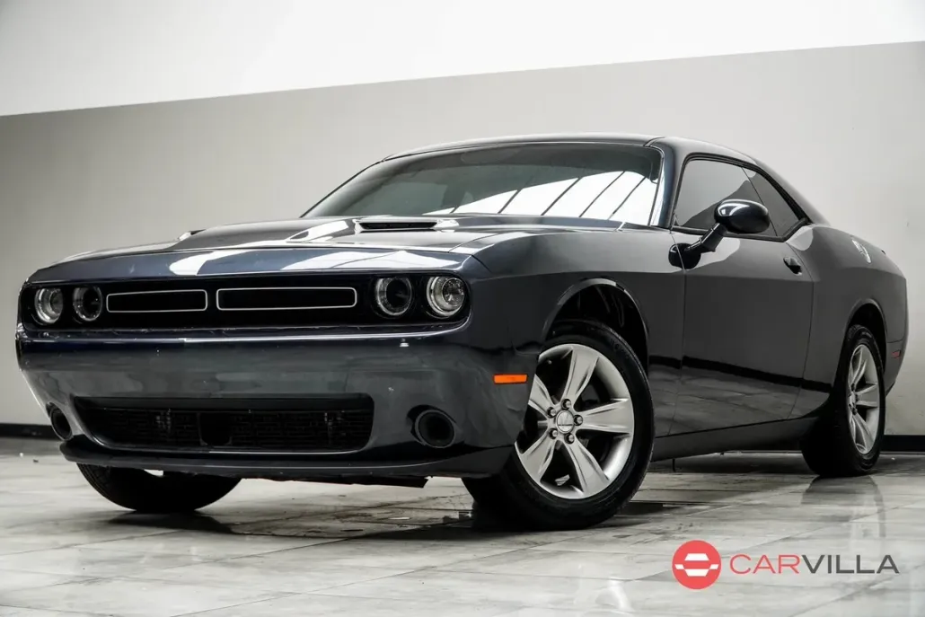 2019 Dodge Challenger SXT photo 1