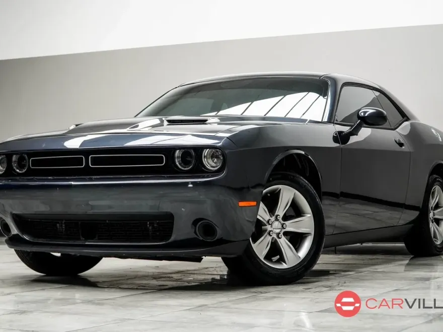 2019 Dodge Challenger SXT photo 1