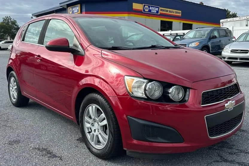 2016 Chevrolet Sonic LT photo 1