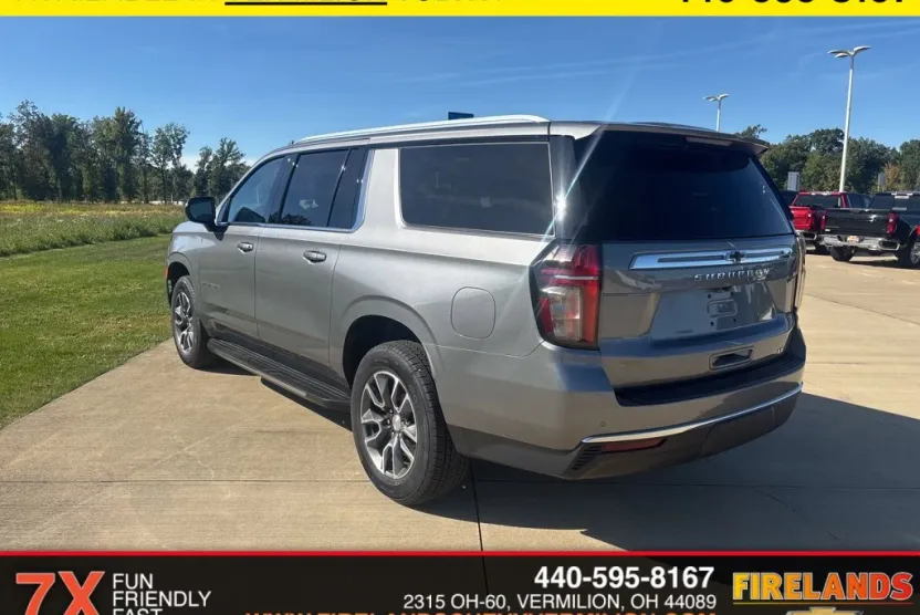 2021 Chevrolet Suburban LT photo 1