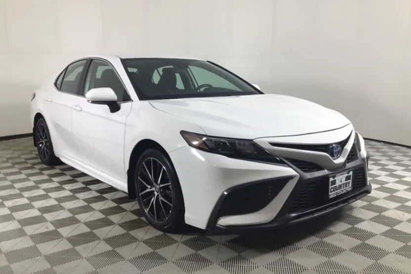 2024 Toyota Camry Hybrid SE photo 1