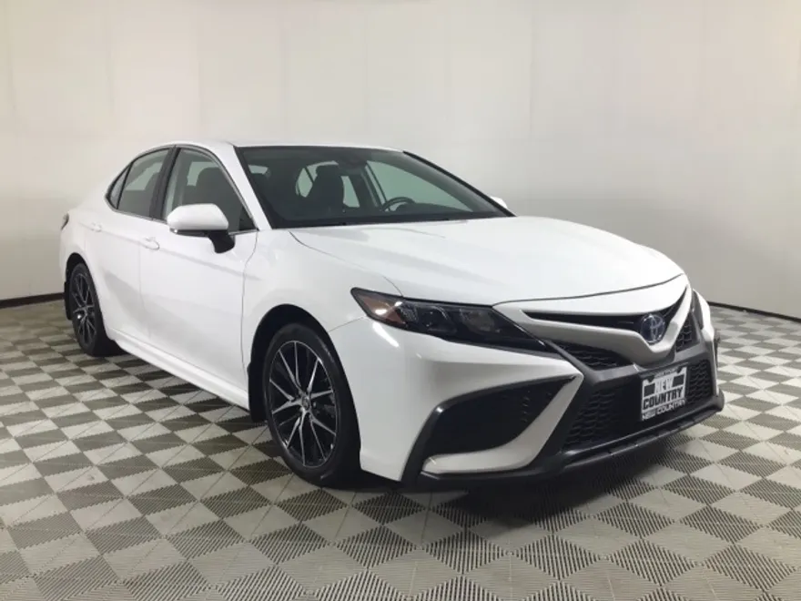 2024 Toyota Camry Hybrid SE photo 1