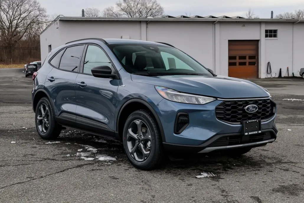 2025 Ford Escape ST-Line photo 1