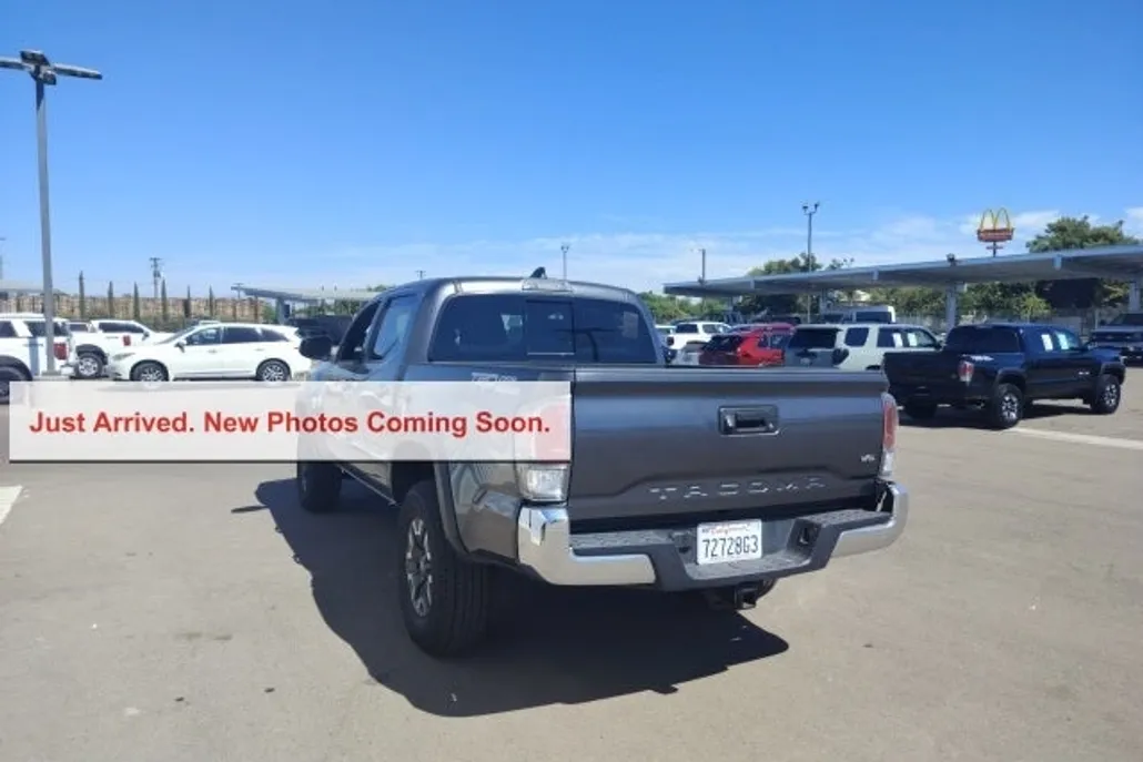 2022 Toyota Tacoma TRD Off-Road V6 photo 1