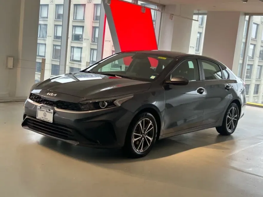 2022 Kia Forte LXS photo 1