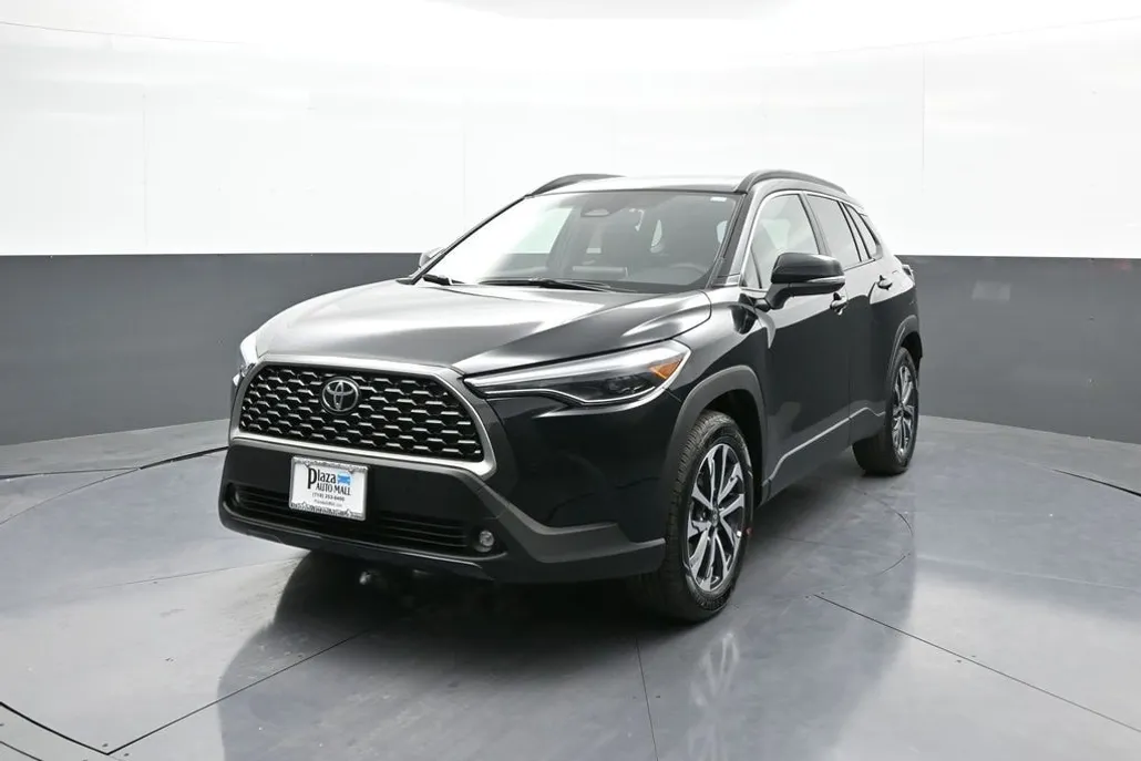 2025 Toyota Corolla Cross XLE photo 1