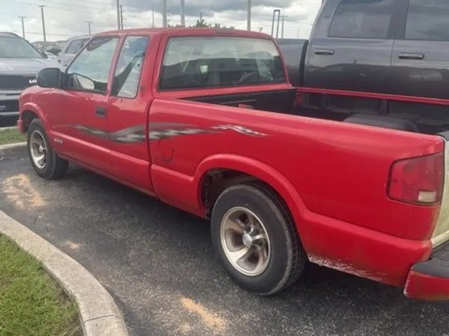 2003 Chevrolet S-10 Pickup photo 1