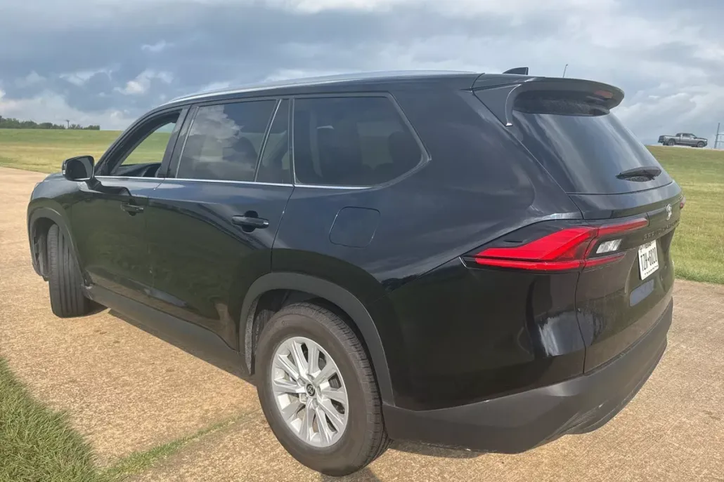 2024 Toyota Grand Highlander XLE photo 1