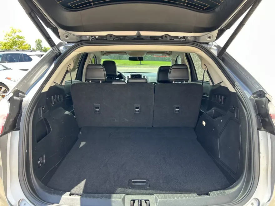 2022 Ford Edge Titanium photo 1
