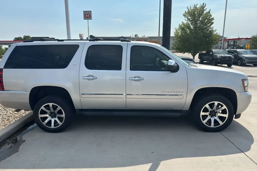2011 Chevrolet Suburban 1500 LTZ photo 1