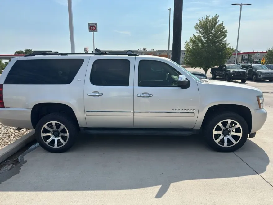 2011 Chevrolet Suburban 1500 LTZ photo 1