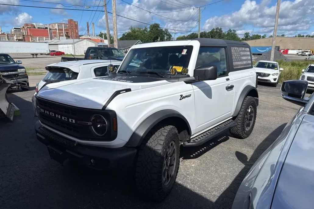 2021 Ford Bronco Base photo 1