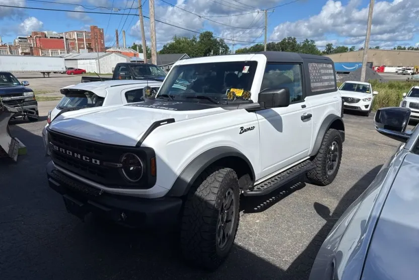 2021 Ford Bronco Base photo 1