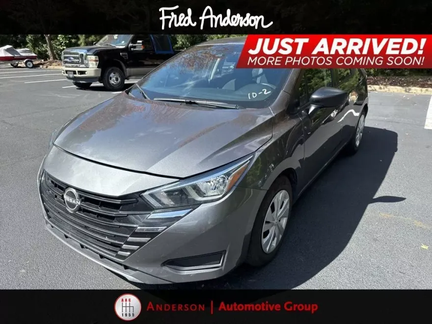 2023 Nissan Versa 1.6 S photo 1