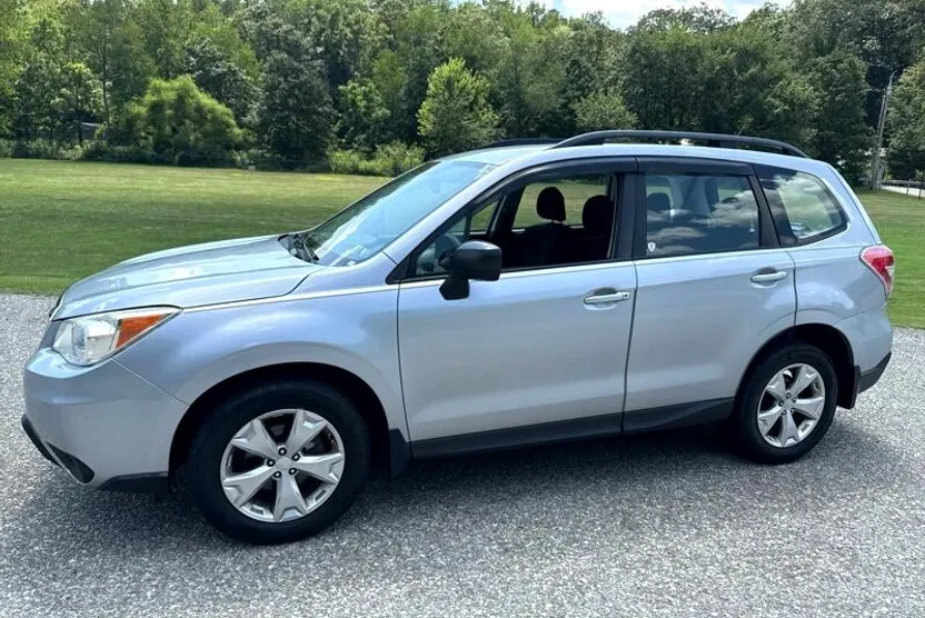 2015 Subaru Forester 2.5i Premium photo 1