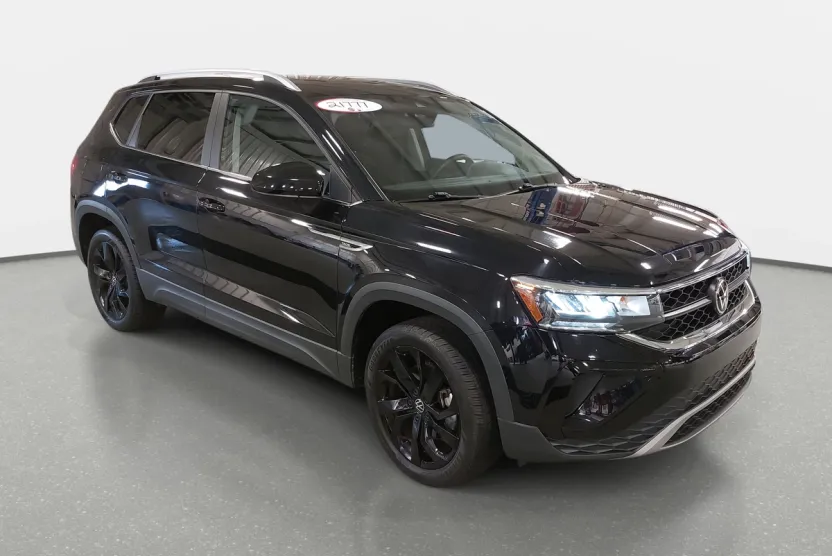 2023 Volkswagen Taos SE photo 1