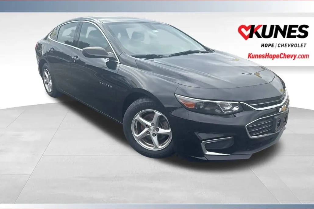 2017 Chevrolet Malibu photo 1