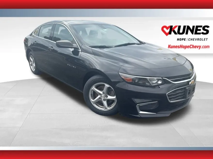 2017 Chevrolet Malibu photo 1