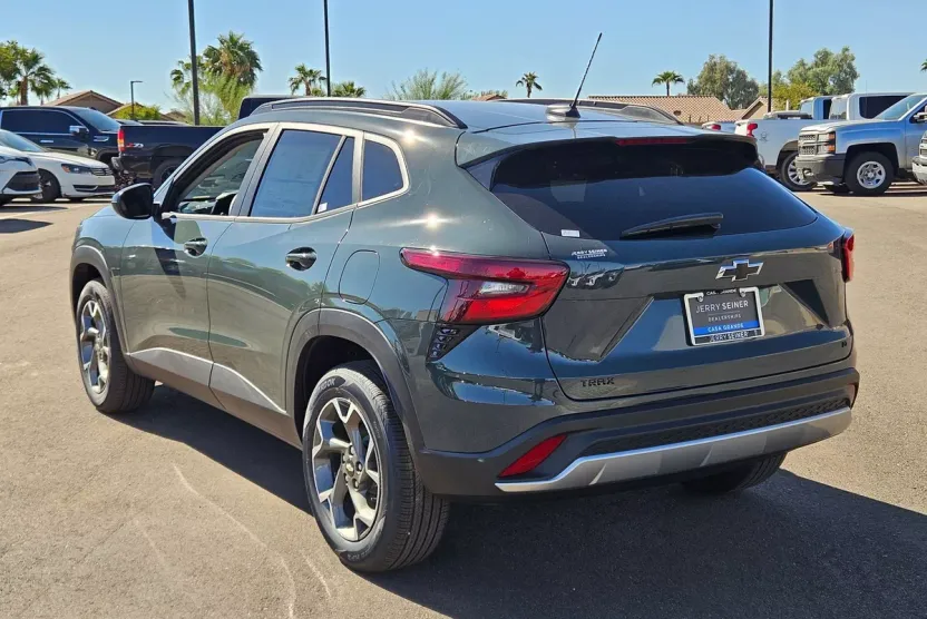 2026 Chevrolet Trax LT photo 1