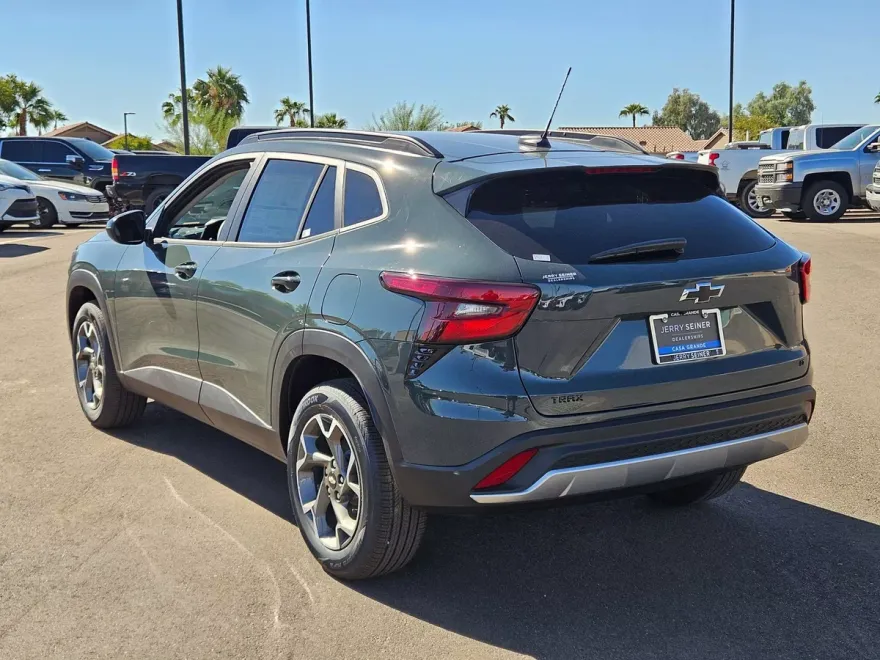 2026 Chevrolet Trax LT photo 1