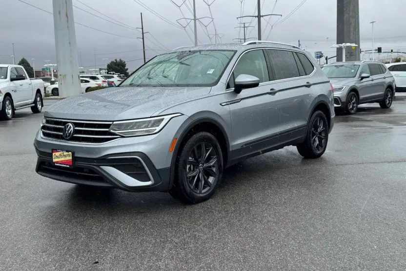 2024 Volkswagen Tiguan SE Wolfsburg Edition photo 1